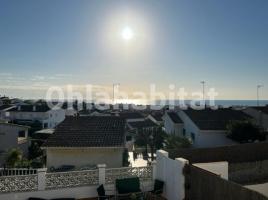 Houses (villa / tower), 210 m², near bus and train, almost new