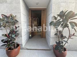 (unifamiliar adossada), 237 m², presque neuf, Zona