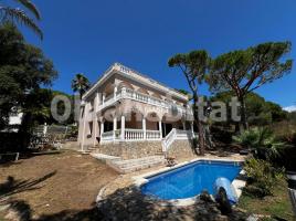 Houses (villa / tower), 279 m², almost new, Calle Castanyer
