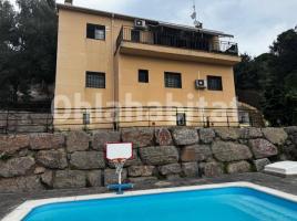 Casa (chalet / torre), 250 m², seminuevo