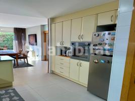 Houses (terraced house), 182 m², almost new