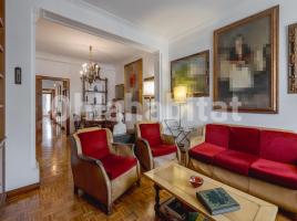 Pis, 138 m², prop bus i metro, Calle d'Enric Granados