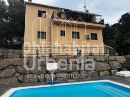 (unifamiliar adossada), 250 m², presque neuf, Zona