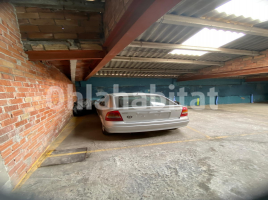 , 896 m², près de bus et de train, Calle Nou de Santa Clara