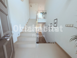 Houses (villa / tower), 275 m², almost new