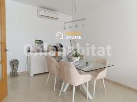 Casa (unifamiliar adosada), 300 m², seminuevo, Zona