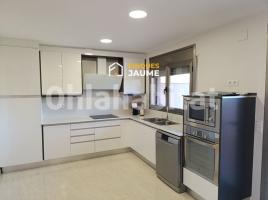 Casa (unifamiliar adosada), 300 m², seminuevo, Zona