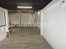 For rent industrial, 240 m², Calle de Raset