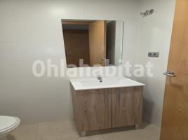 Louer pis, 74 m², près de bus et de train, presque neuf