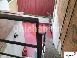 Flat, 85 m², near bus and train