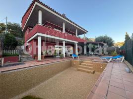 Casa (unifamiliar adosada), 240 m², seminuevo, Zona