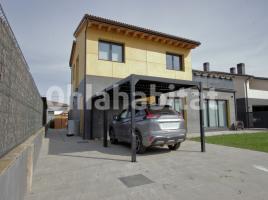 Houses (detached house), 199 m², almost new