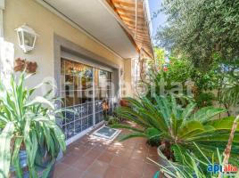 Casa (unifamiliar adosada), 359 m², cerca de bus y tren