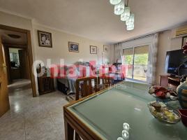 Pis, 71 m², prop de bus i tren, Calle del Topazi