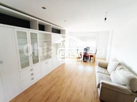 Pis, 135 m², près de bus et de train, presque neuf