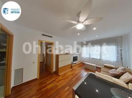 Piso, 63 m², cerca de bus y tren, seminuevo