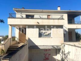 Casa (xalet / torre), 370 m², Calle de les Oliveres