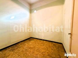 Flat, 136 m², near bus and train