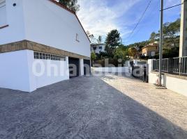 Houses (villa / tower), 171 m², almost new