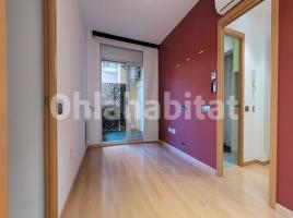 For rent flat, 69 m², near bus and train, almost new, Calle de Watt